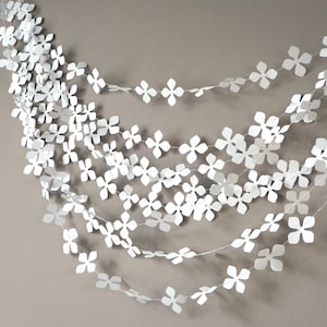 Ghirlanda di fiori di carta bianca, sfondo per matrimonio, decorazione per feste, decorazioni per baby shower, striscione floreale, accessorio per photo booth, festoni di carta fatti a mano