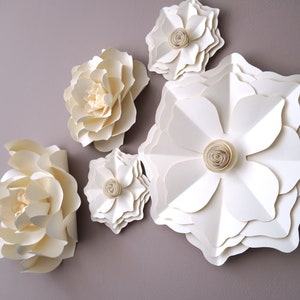 Fiori di carta per matrimonio, arte della parete della scuola materna, grandi fiori d'avorio, decorazione della scuola materna per ragazze, decorazione della parete di fiori di carta