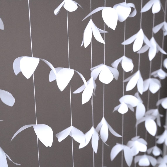 White Paper Garland Paper Flower Garland Window Display Decor Flower Backdrop Wedding Flowers Decor Wedding Photo Prop Decor Etsy UK