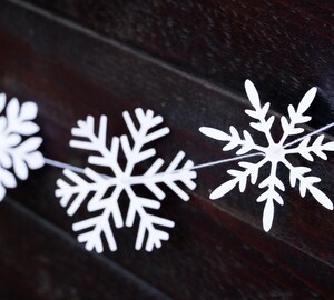 Guirlande Flocons De Neige Irisés – 3 X 4 Mètres – Décoration Noël, Mariage, Fête