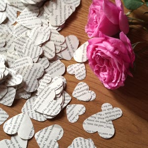 Confeti de corazón para páginas de libros (100 unidades), para despedidas de soltera, decoración de bodas, para decorar mesas literarias, para álbumes de recortes y para rellenar invitaciones.