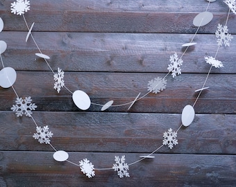 Frosty White Snowflake Garland, Christmas Party Decor, Paper Snowflake Banner, Wonderland Backdrop, Hanging Holiday Ornaments