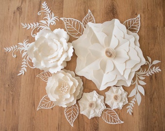 Conjunto de flores de papel blanco roto: decoración floral de pared ensamblada