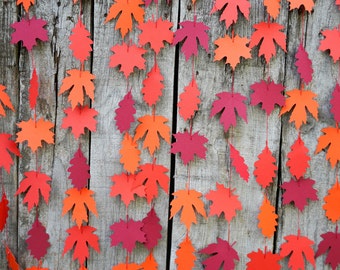 Papierblatt-Girlande: Herbst-Danksagung, Herbsthochzeit im Hintergrund