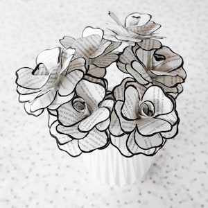 Rose di carta a forma di libro, bouquet di fiori alternativi, rose a forma di pagina di libro, decorazioni per la tavola di nozze, centrotavola floreali, regalo di compleanno