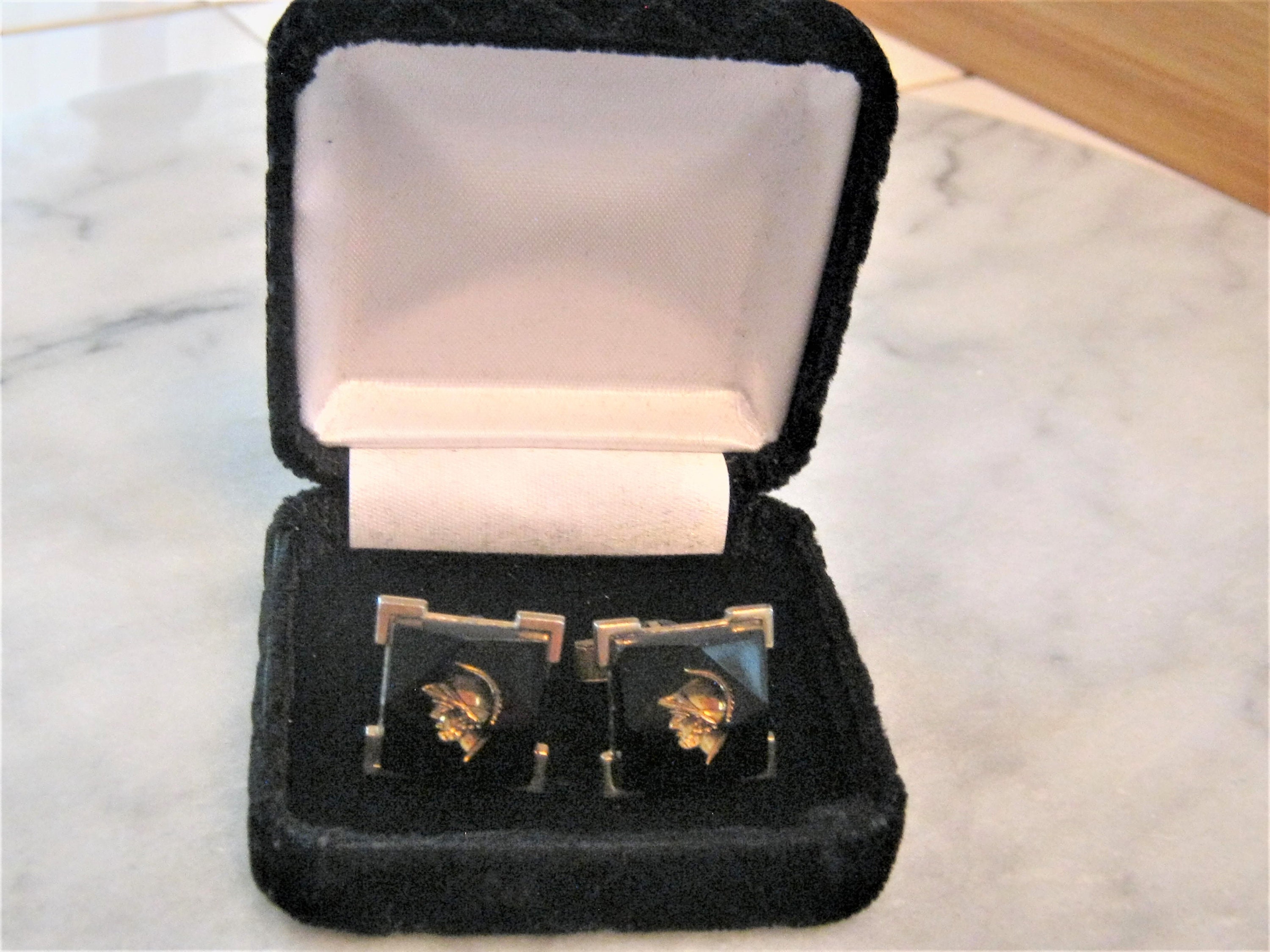 Boutons De Manchette Anciens Style Soldat Grec Ou Romain - Finition Ton Or - Occasion En Bon état