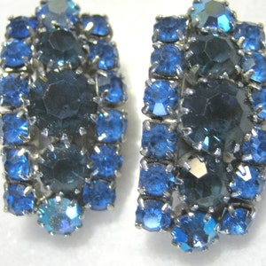 Vintage pronged settings blue rhinestone faux sapphire clip on earrings blue earrings