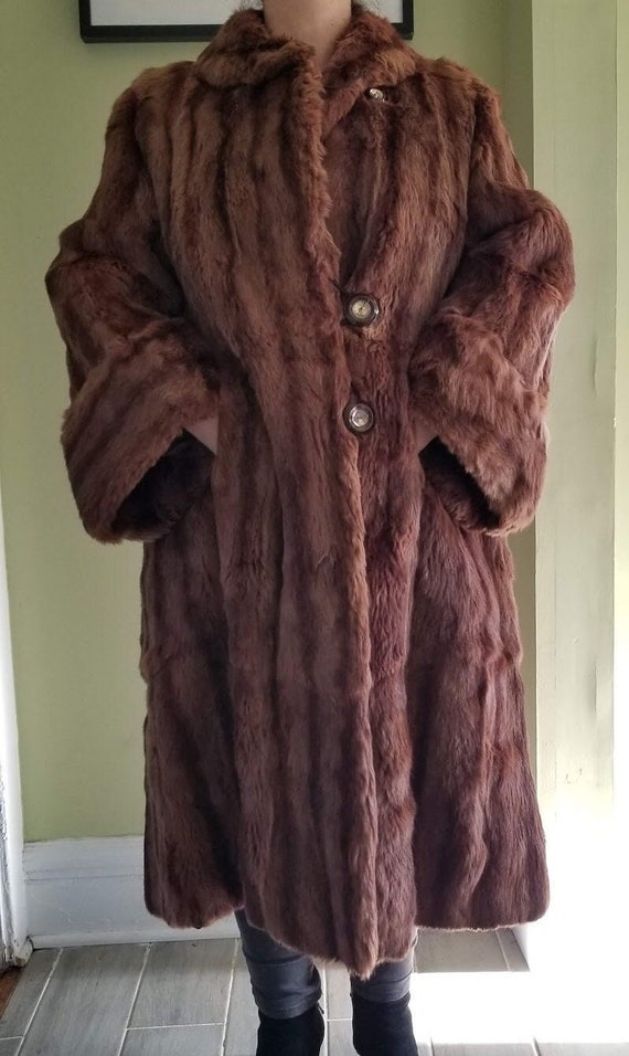 Vintage Brown Fur Coat with Wide Cuffs - image 1