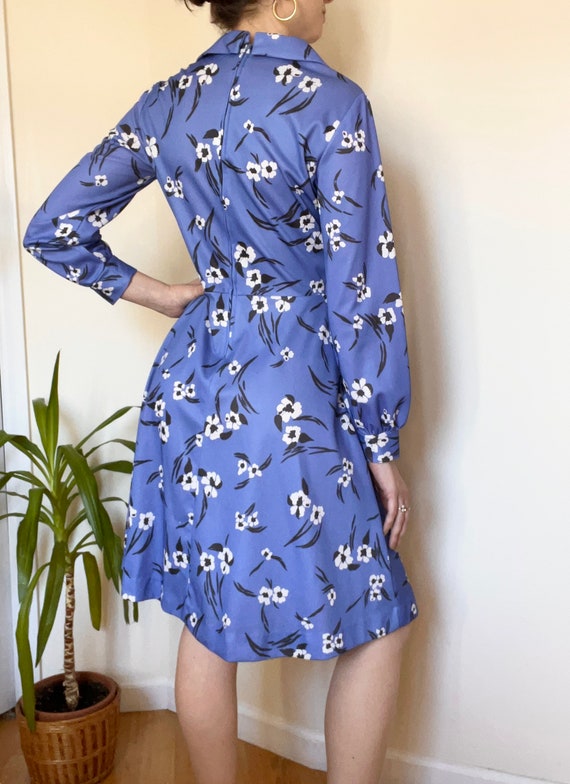Vintage 1970s Retro Blue Floral Midi Fit and Flar… - image 4