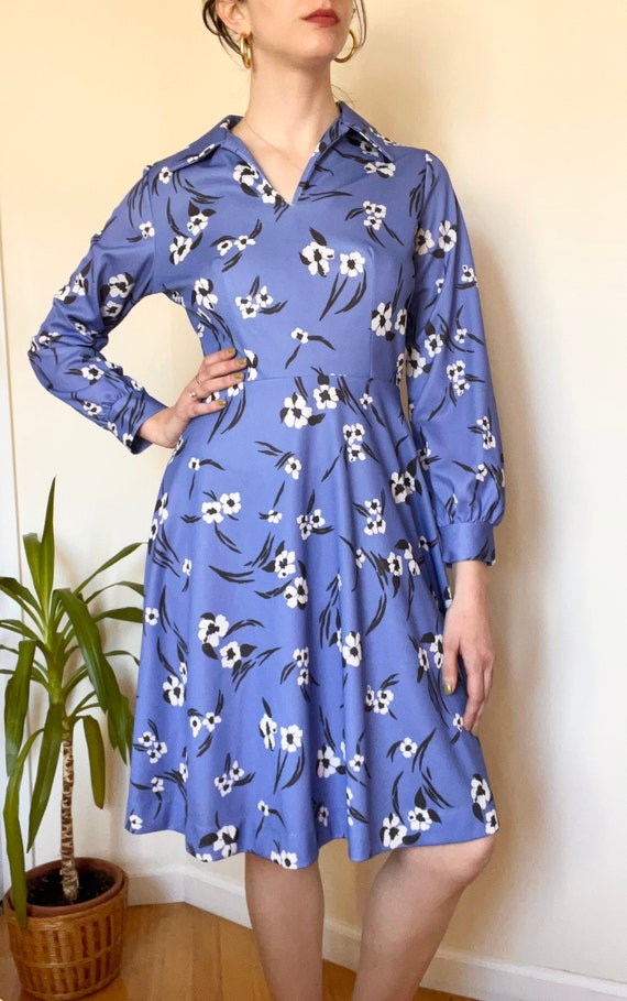 Vintage 1970s Retro Blue Floral Midi Fit and Flar… - image 1