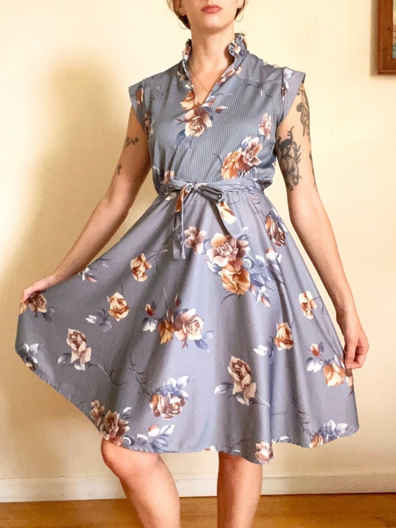 Vintage 70s pleated grey blue floral dress