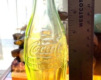 コカ・コーラ bottle vintage Coca Cola bottle white lid w/ soda still capped 1945