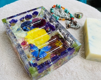 Soap or sponge tray with dried flowers