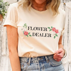 Flower Dealer T-Shirt, Florist T-Shirt, Flower Arranging Tee, Wedding Florist Gift, Flower Lover, Flower Gift, Funny Garden Shirt, Plant Tee