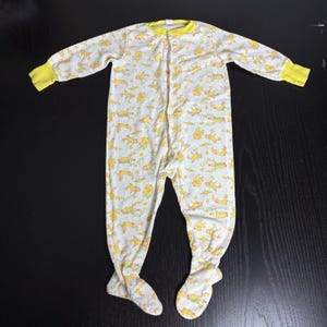 Vintage 70er Jahre CARTERS Baby 12 M Schlafanzug Strampler Weiß Gelb Zirkus Print Gender Neutral/Unisex 1970er Jahre