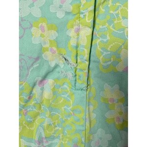 May include: A handmade wooden serving tray with a natural finish. The rectangular tray has raised edges and integrated handles. The wood grain is visible, highlighting the craftsmanship. Dimensions are approx. 40 cm long and 25 cm wide.