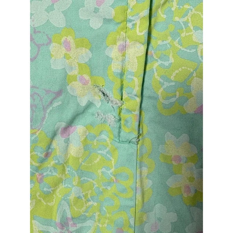 May include: A handmade wooden serving tray with a natural finish. The rectangular tray has raised edges and integrated handles. The wood grain is visible, highlighting the craftsmanship. Dimensions are approx. 40 cm long and 25 cm wide.