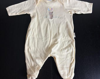 Mono amarillo de una pieza con estampado de ositos de peluche y globos, estilo años 90/años 2000, marca Carters.