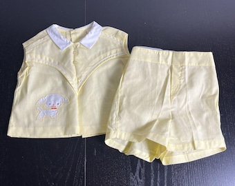 Conjunto de 2 piezas de pantalones cortos y top con diseño de cachorro amarillo de bebé de 12 meses, vintage de los años 70, pantalones de plástico unisex/género neutro, década de 1970