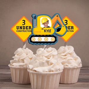 Foto Cupcake Toppers Archivo digital - cumpleaños de construcción, camión volquete, en construcción, invitación de construcción, cumpleaños de niño