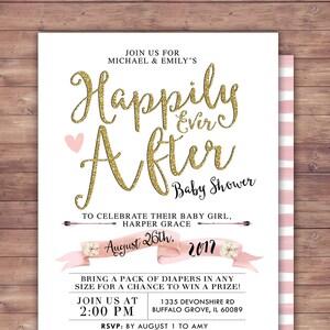 Puede incluir: Una invitación de baby shower blanca con detalles en rosa y dorado. La invitación dice "Happily Ever After Baby Shower" para celebrar a la niña, Harper Grace. La fiesta está programada para el 26 de agosto de 2017 a las 2:00 PM. Se pide a los invitados que traigan un paquete de pañales de cualquier tamaño para tener la oportunidad de ganar un premio. La fecha límite para confirmar asistencia es el 1 de agosto.