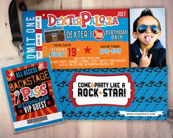 Peut inclure: Une invitation colorée pour une fête d'anniversaire sur le thème du rock and roll. L'invitation présente une photo d'un jeune garçon portant des lunettes de soleil et une pose de rock star. Le texte sur l'invitation indique "Dexter Palooza 2017 Dexter's 3rd Birthday Bash" et comprend des détails sur la fête, tels que la date, l'heure et le lieu.