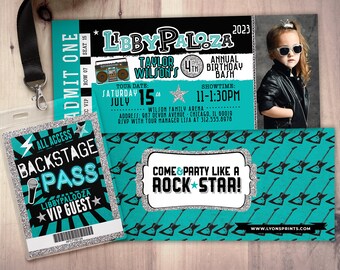 Peut inclure: Une invitation de fête turquoise et noire avec un fond de paillettes argentées. L'invitation présente un thème rock and roll avec un motif de guitare et le texte "Libby Palooza 2023". L'invitation comprend également une photo d'une jeune fille portant des lunettes de soleil et une veste en cuir noire.