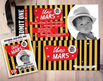 Peut inclure: Une invitation rayée noire et jaune avec un cercle rouge et blanc qui dit "Uno Mars" et une photo d'un bébé garçon portant un chapeau. Le texte sur l'invitation dit "Henry's 1st Birthday Tour/Doors open 2pm Saturday, July 20, 2019 The Lee Residence 1335 Wilson Ave Chicago, IL 60041 RSVP by July 10 to tour manager Suzie call/text 312.555.4567".