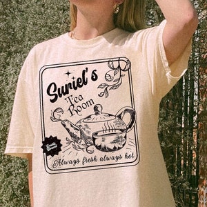 Camiseta de Suriel Tea Co, camisa de salón de té de Suriel, camisa de regalo de Book Fandom, una corte de espinas y rosas, camisa de la Corte de los Sueños, la corte nocturna