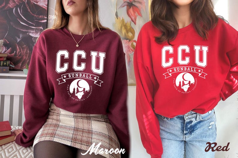 Pode incluir: Camisolas bord&ocirc; e vermelhas. Cada camisola apresenta o texto "CCU" em letras brancas, com "SUNBALL" e um gr&aacute;fico de um lobo uivando para a lua. O texto "THE PACK OF DEVILS - LUNATICS" tamb&eacute;m est&aacute; inclu&iacute;do.
