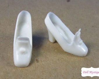 Barbie Pilgrim Shoes white chunky 70s vintage Mattel Taiwan