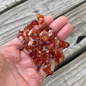 Pulseira de Cornalina, Pulseira Elástica com Lascas de Pedras Preciosas Naturais, Pulseiras Pré-Energizadas, Joias Artesanais