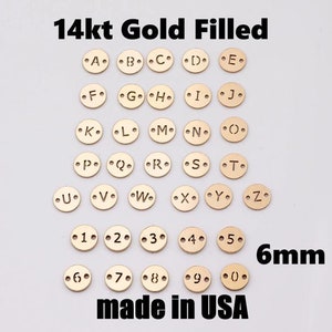 Conectores de letras chapados en oro de 14 quilates, fabricados en EE. UU. - Conector de 6 mm para pulseras - Disco con dije inicial, suministros de joyería permanente