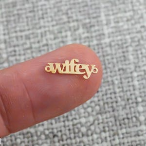 Conector permanente para esposa - Chapado en oro de 14 kt o plata esterlina - Fabricado en EE. UU. - Dije de joyería permanente personalizado