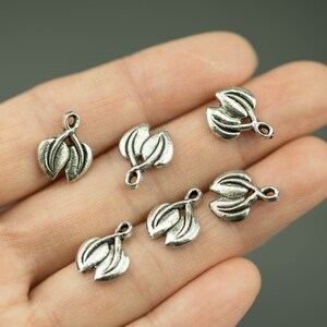 21 Leaf Charms 11mm 516-1304