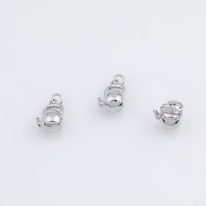 Colgante de tetera de agua en oro de 18 quilates con PVD de 22 quilates, 12 x 9 mm, resistente al deslustre.