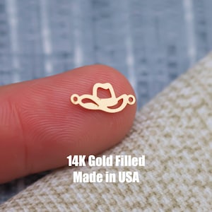 Conector de joyería permanente con forma de sombrero de vaquero: chapado en oro de 14 kt o plata de ley; fabricado en EE. UU.