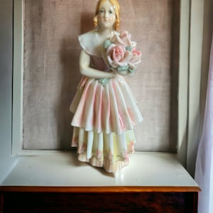 Seltene Deutsche Antike Ena-Diaphan Pozellan Figur mit Bruch