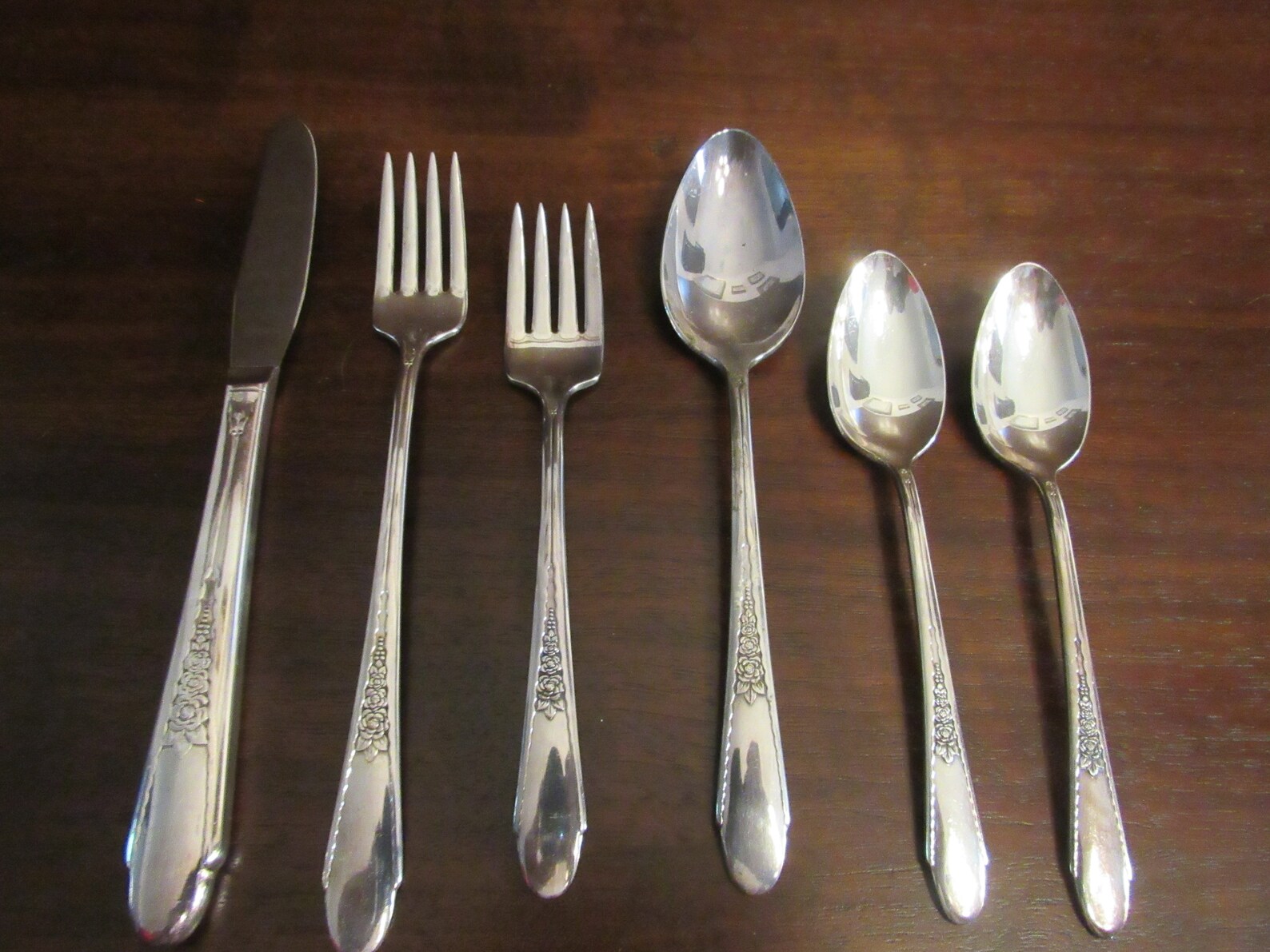 International Silver Precious 1941 Deluxe Rogers Silverplate Flatware – Choose Your Piece – USA Made