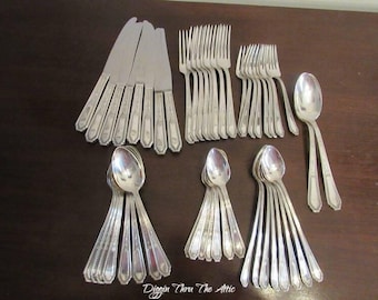 Chalfonte Silverplate 1926, Wm Rogers MFG Co, Silverware, Flatware, Service for 8 , 50 Pieces.    (2877)