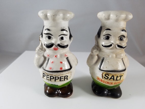 Chef Salt and Pepper Shakers (951) .