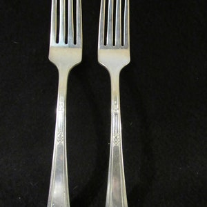 Dinner Forks, FLR2 Silverplate, Glossy, Florentine Silverplate by Florentine, Silverware, Flatware, Set of 2.   (2792)