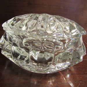 Vintage Brilliant Cut Crystal Powder Box, Candy Dish, Trinket Box, Dresser Box.                 (3495)