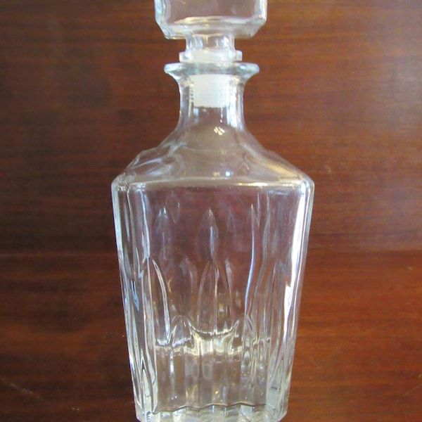 Crystal Decanter, Bourbon, Whiskey, Vodka, Gin, Scotch, Decanter, Made in Italy.    (3529)