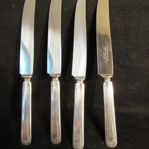 Knives, Algonquin AKA Baronet Silverplate 1923, Tudor Plate by Oneida Silver, Silverware, Flatware,Monogram AE, Set of 4.   (3808)