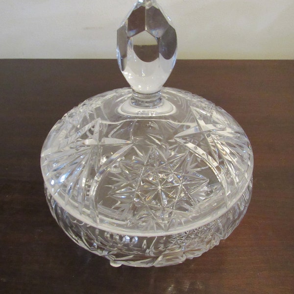 Crystal Cut and Etched Candy Dish with Lid, Wedding Box, Storage Jar.      (3343)