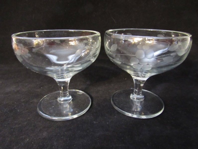 Etched Stemware Dessert Cups Barware Champagne Glasses Tall Sherbets Set of 2 2073