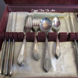 Royal Saxony Silverplate 1935, Royal Saxony by International Silver, Silverware, Flatware, Service for 6, 31 pieces.  (2903)