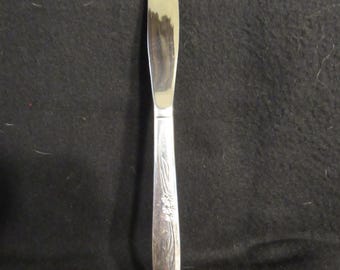 Solid Knife, Enchantment-Gentle Rose, Silverplate 1960, Community by Oneida Silver, Silverware, Flatware.   (3797)