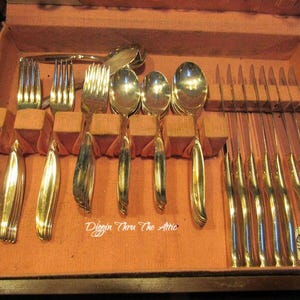 Sweep Silverplate 1958, Wm, Rogers By International Silver, Flatware Set, Service for 8,  51 piece set,   (1642)